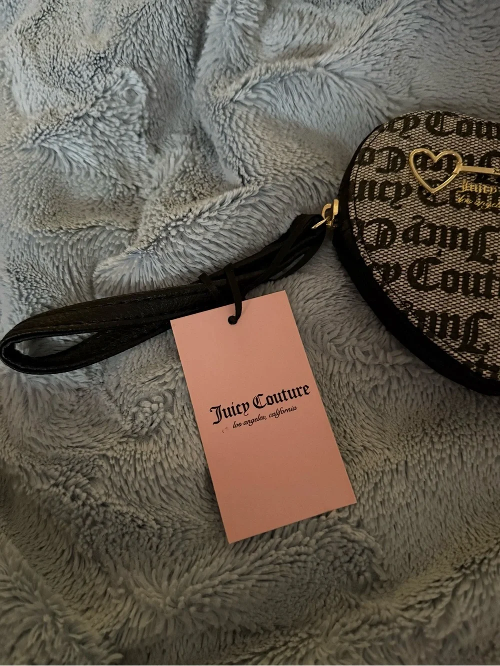 New with tags Juicy Couture heart-shaped wristlet 🖤✨